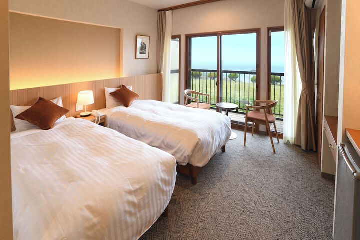 Room 8 of 22