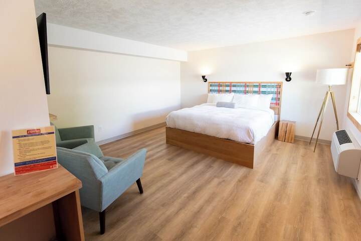Room 51 of 103