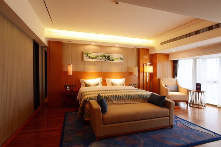 Room 8 of 62