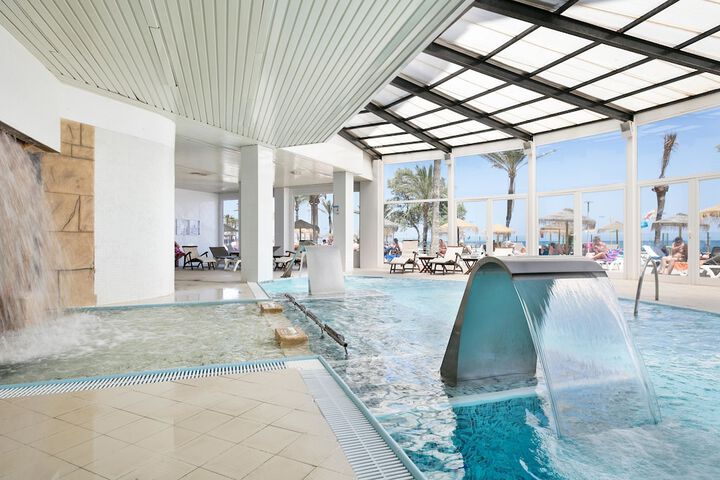 Hotel with Pool