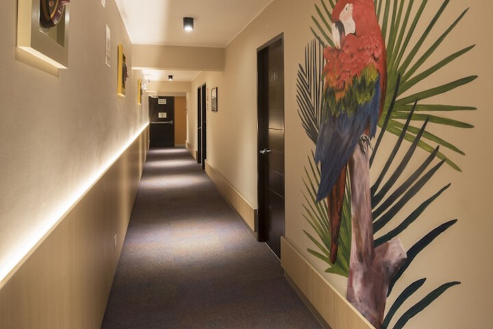 Ballroom/Hall 82 of 87