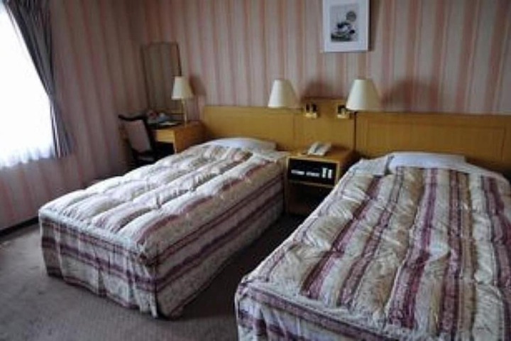 Room 10 of 22