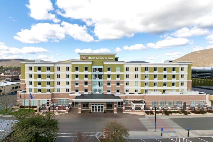 Hotel 74 of 79