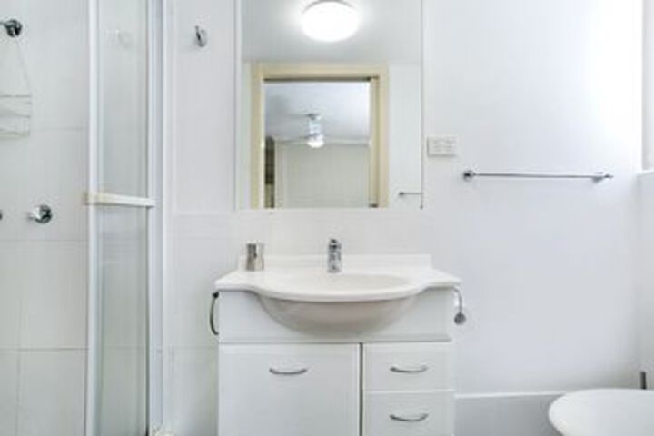 Room 3 of 10