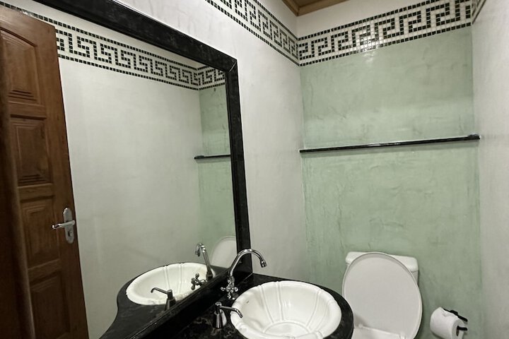 Room 140 of 180