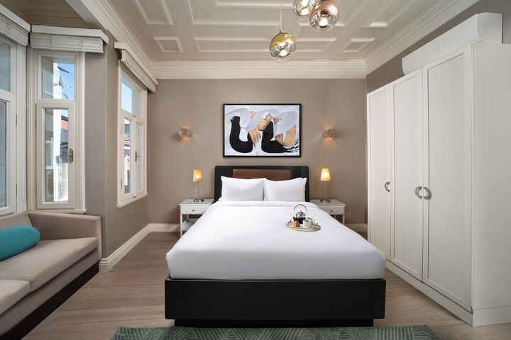 Room 33 of 83