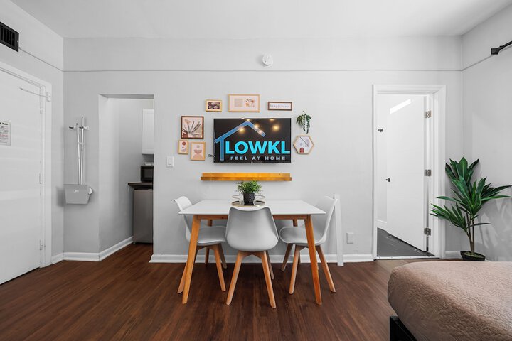 Standard Queen Studio with Kitchenette (2 of 20)