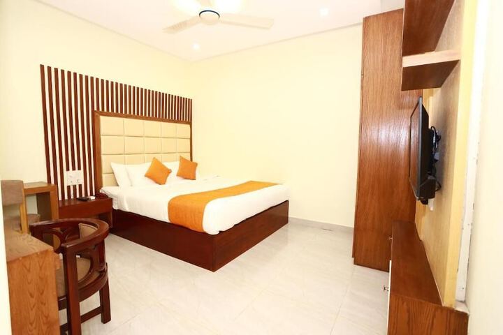 Room 14 of 32