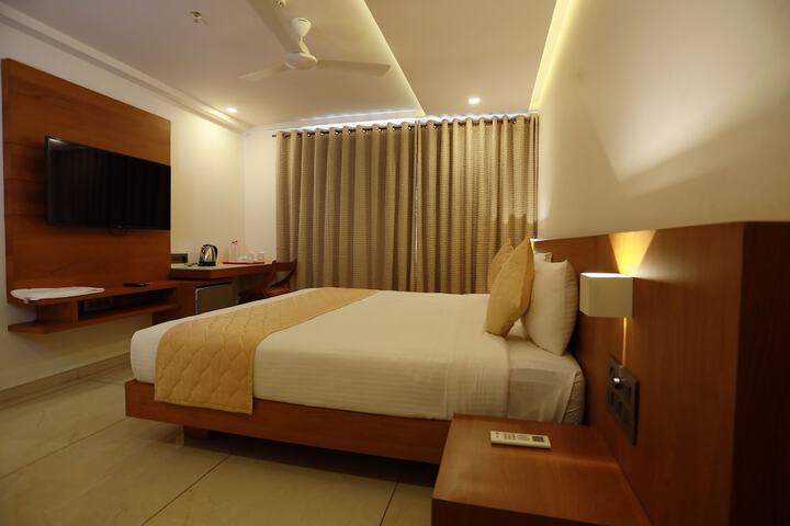 Room 2 of 8