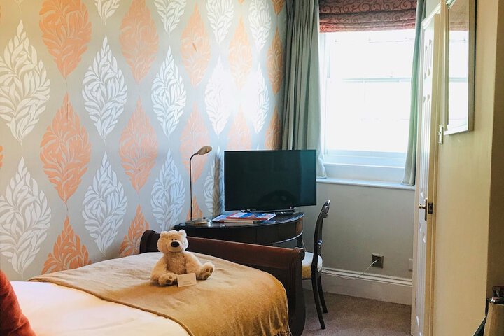 Room 16 of 36
