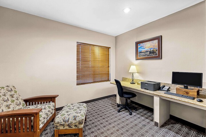 Business Center 31 of 39