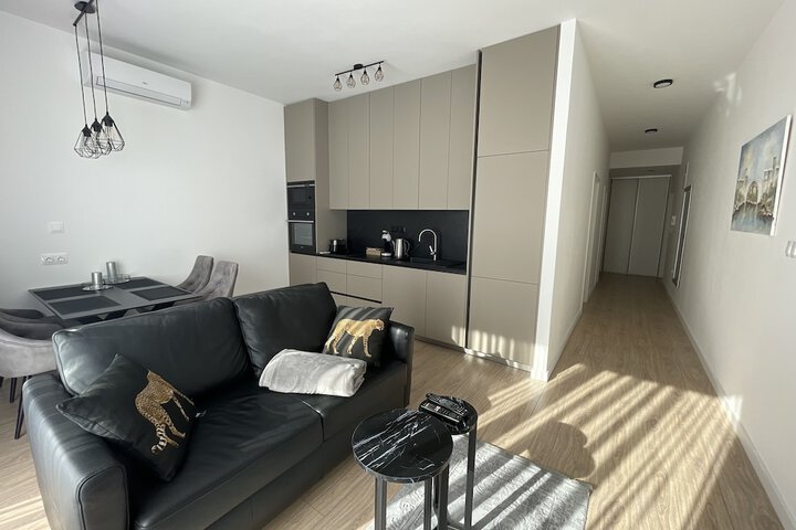 Room 2 of 67