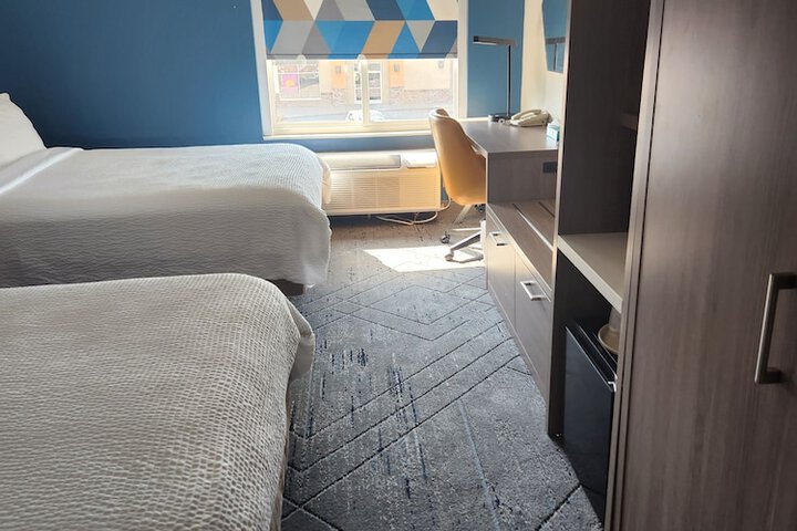 2 Queen Beds (1 of 7)