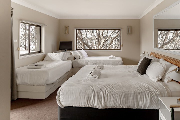 Room 4 of 17