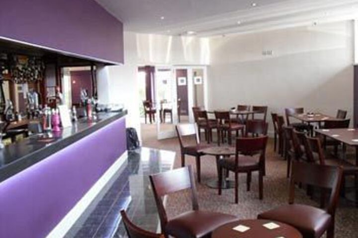 Lounge 7 of 8