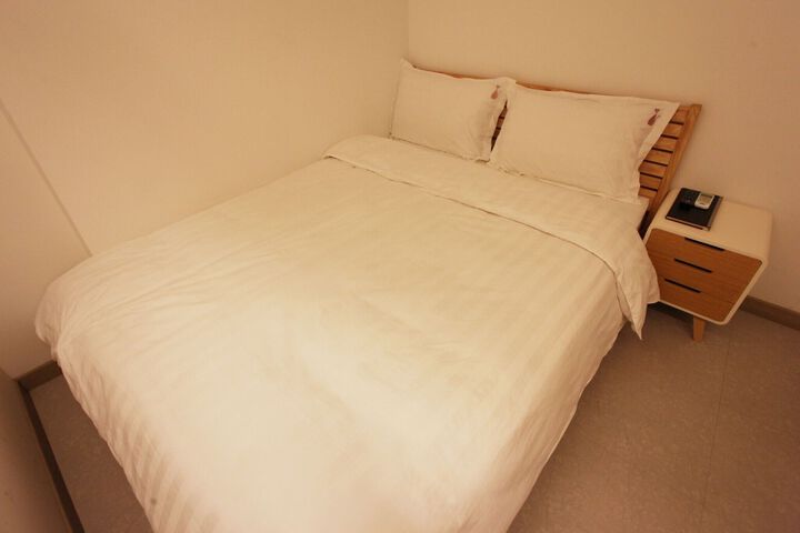 Room 53 of 198