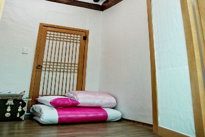 Room 4 of 14