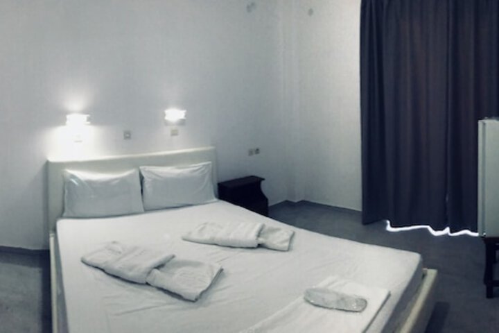 Room 6 of 24