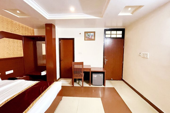 Room 17 of 38