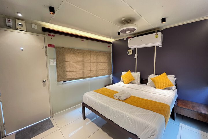 Room 4 of 28