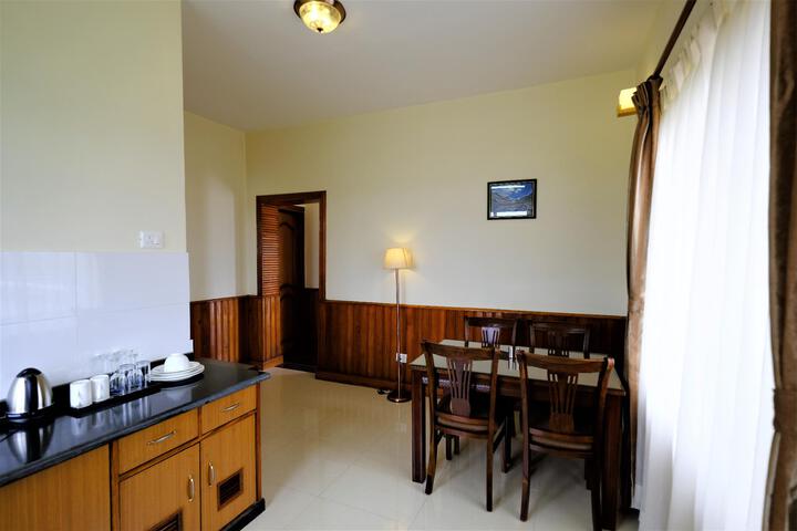 Room 10 of 12