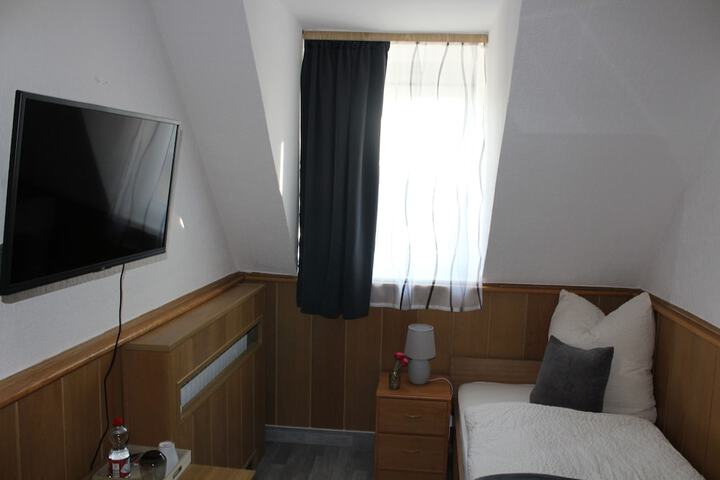 Room 33 of 53
