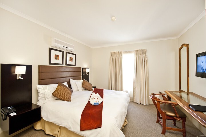 Room 4 of 25