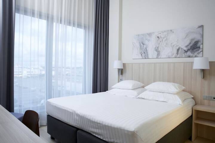 Room 44 of 108