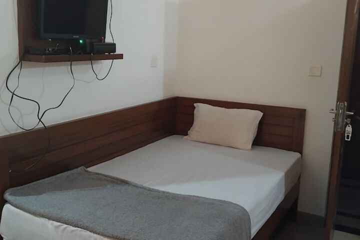 Room 3 of 18