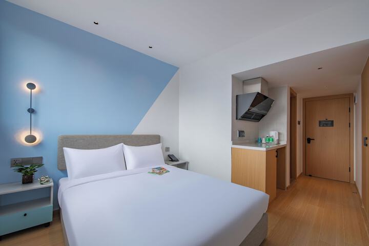 Room 17 of 48