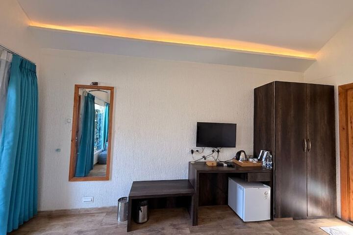 Room 28 of 60