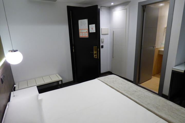 Room 55 of 193