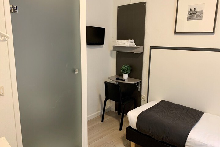 Room 3 of 52