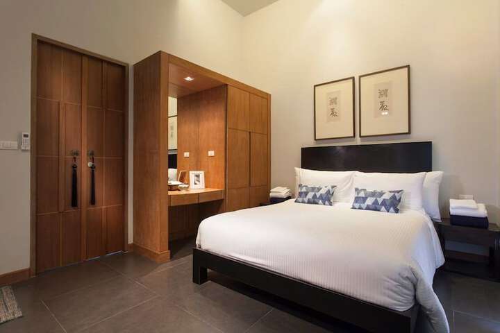 Room 4 of 32