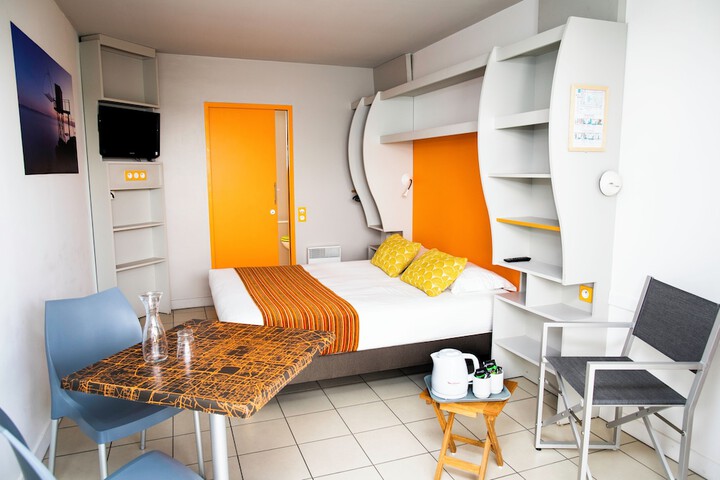 Room 8 of 43