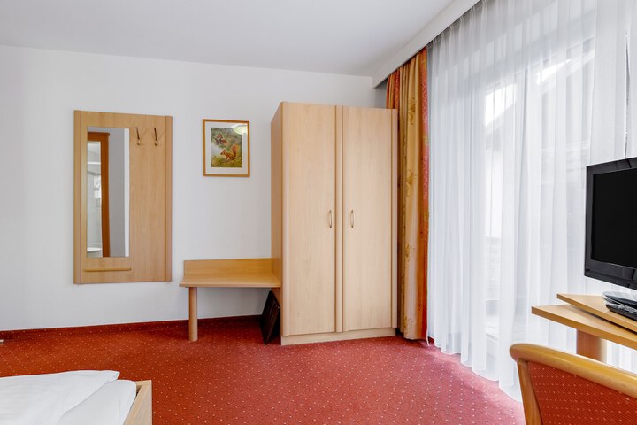 Room 7 of 107