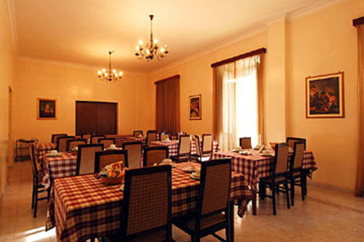 Dining 2 of 10