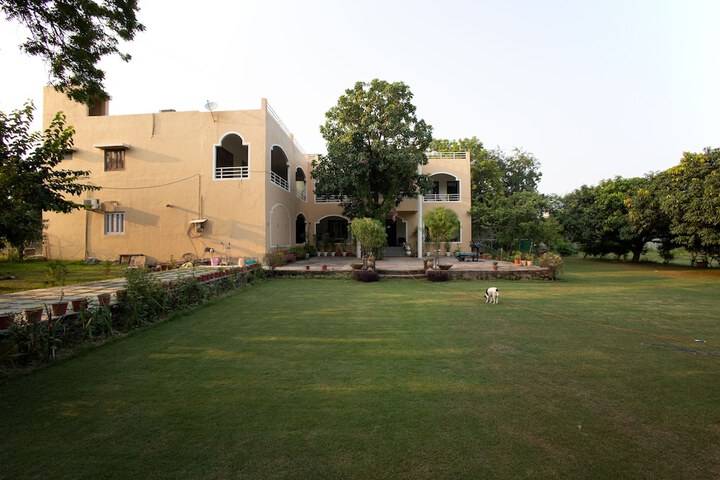 Hotel Exterior 36 of 48