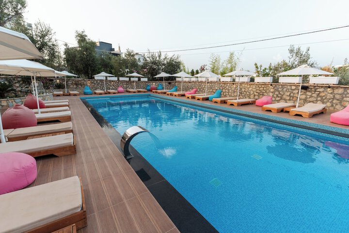 Pool 72 of 146