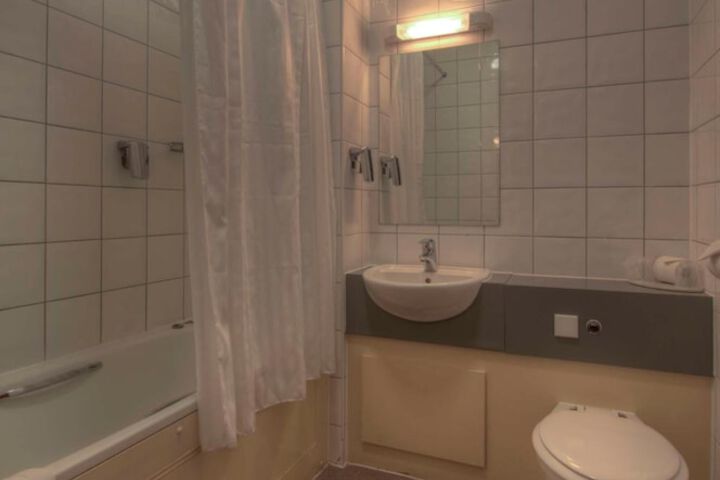 Room 46 of 60