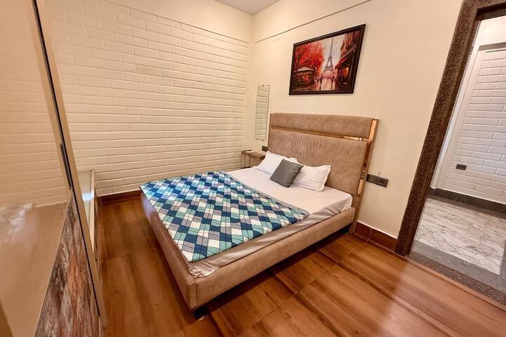 Room 10 of 43