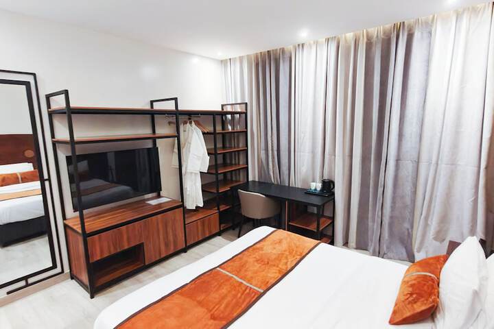 Room 31 of 106