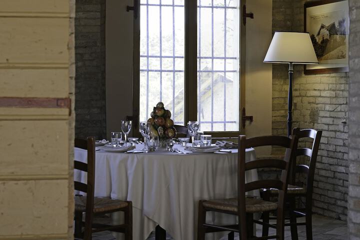 Dining 25 of 65