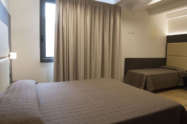 Room 7 of 79