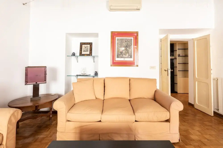Room 5 of 15