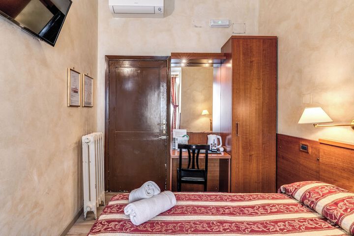 Room 44 of 125