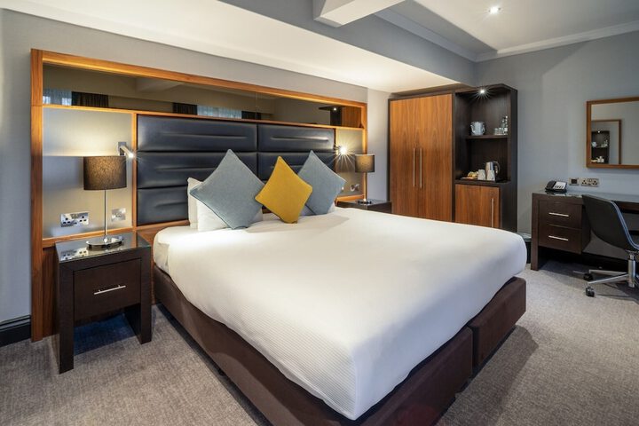 Room 10 of 97