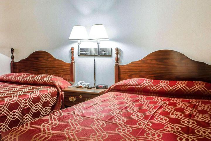 2 Double Beds (6 of 12)