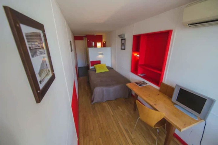 Room 42 of 98