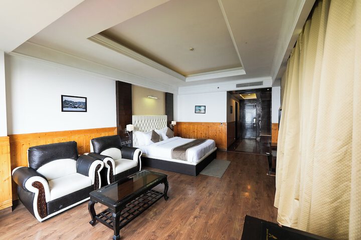 Room 5 of 18